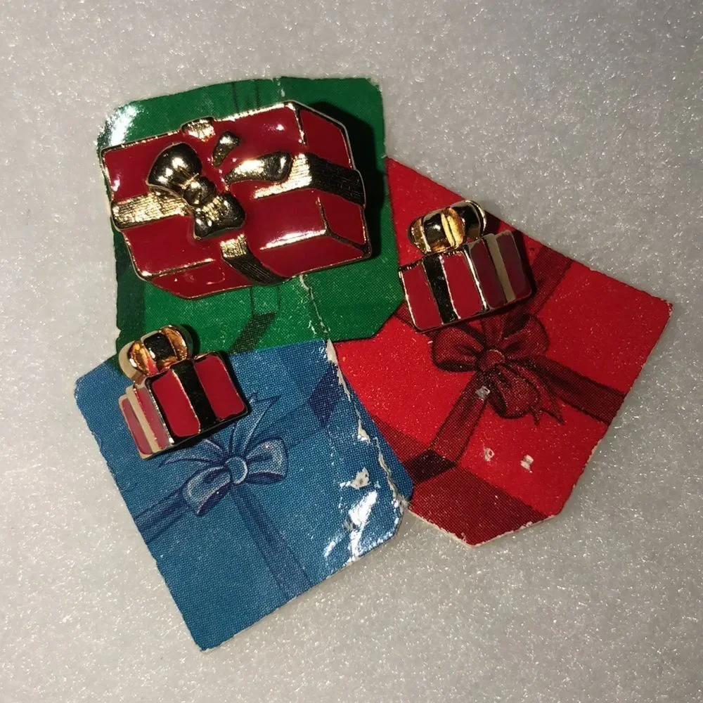NIP Marching Stud Christmas Holiday Gift Box Earrings and a Gift Box Brooch
